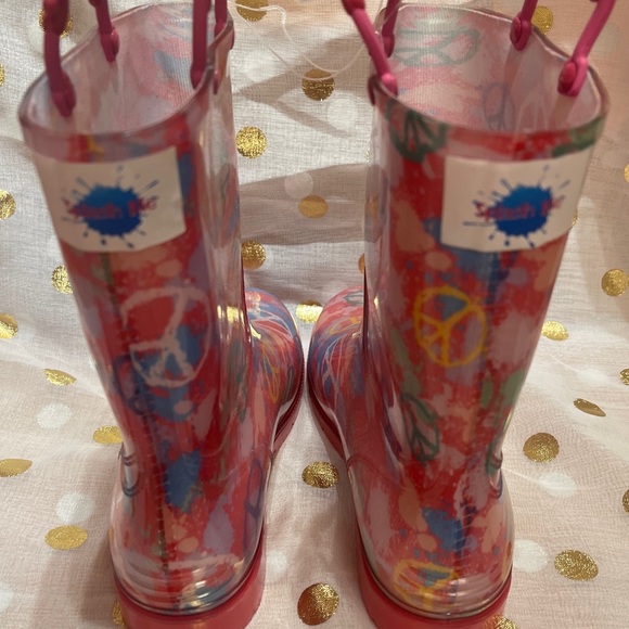 Girl rain boots size 5 - Picture 2 of 3